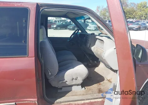 1998 Chevrolet K1500 Fleetside z USA, uszkodzony, nr VIN 1GCEK19W4WE128069